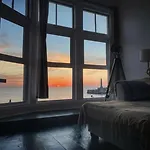 Fantastic 3 Bed Beachfront Flat With Seaview