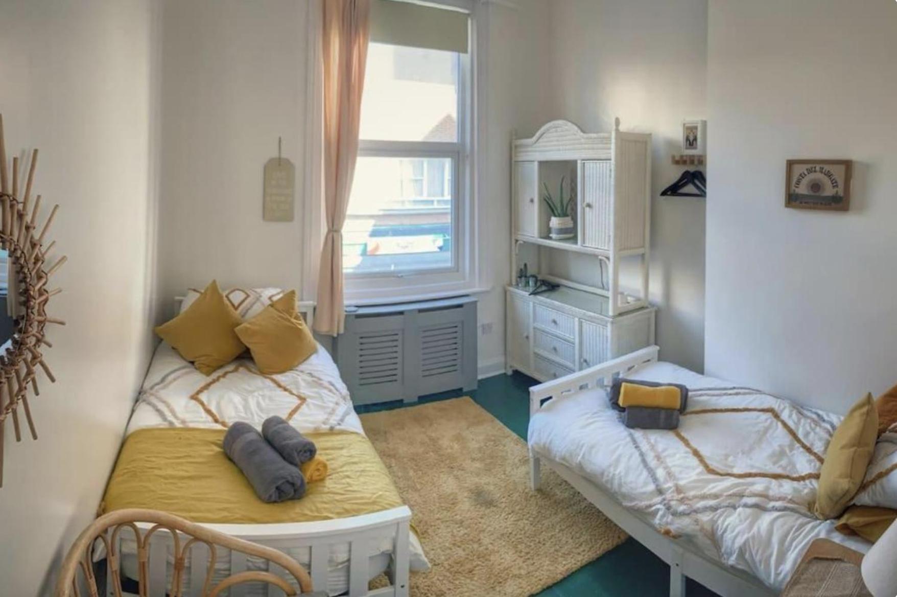Fantastic 3 Bed Beachfront Flat With Seaview * Margate